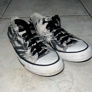 Low top- tie dye converse